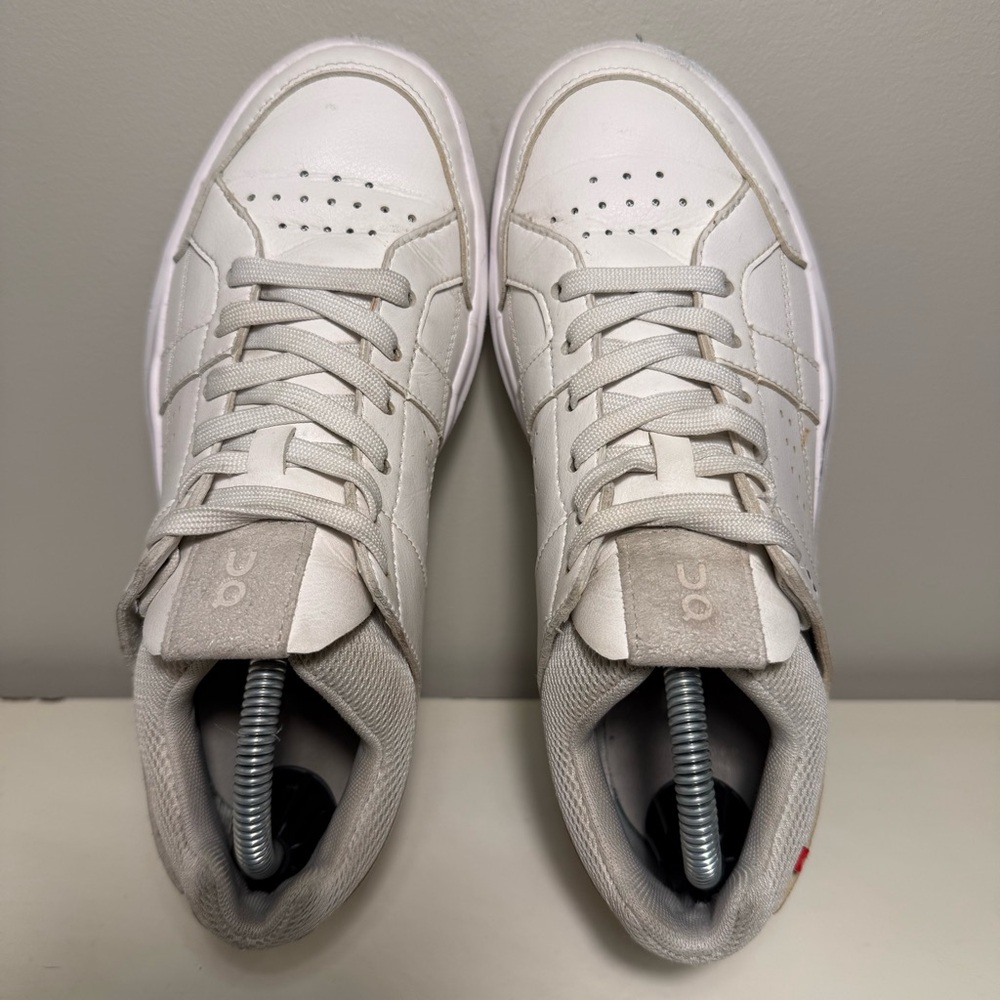 ON The Roger Clubhouse White Leather Womens Size 6 Athletic Running Sneaker READ - Picture 5 of 9